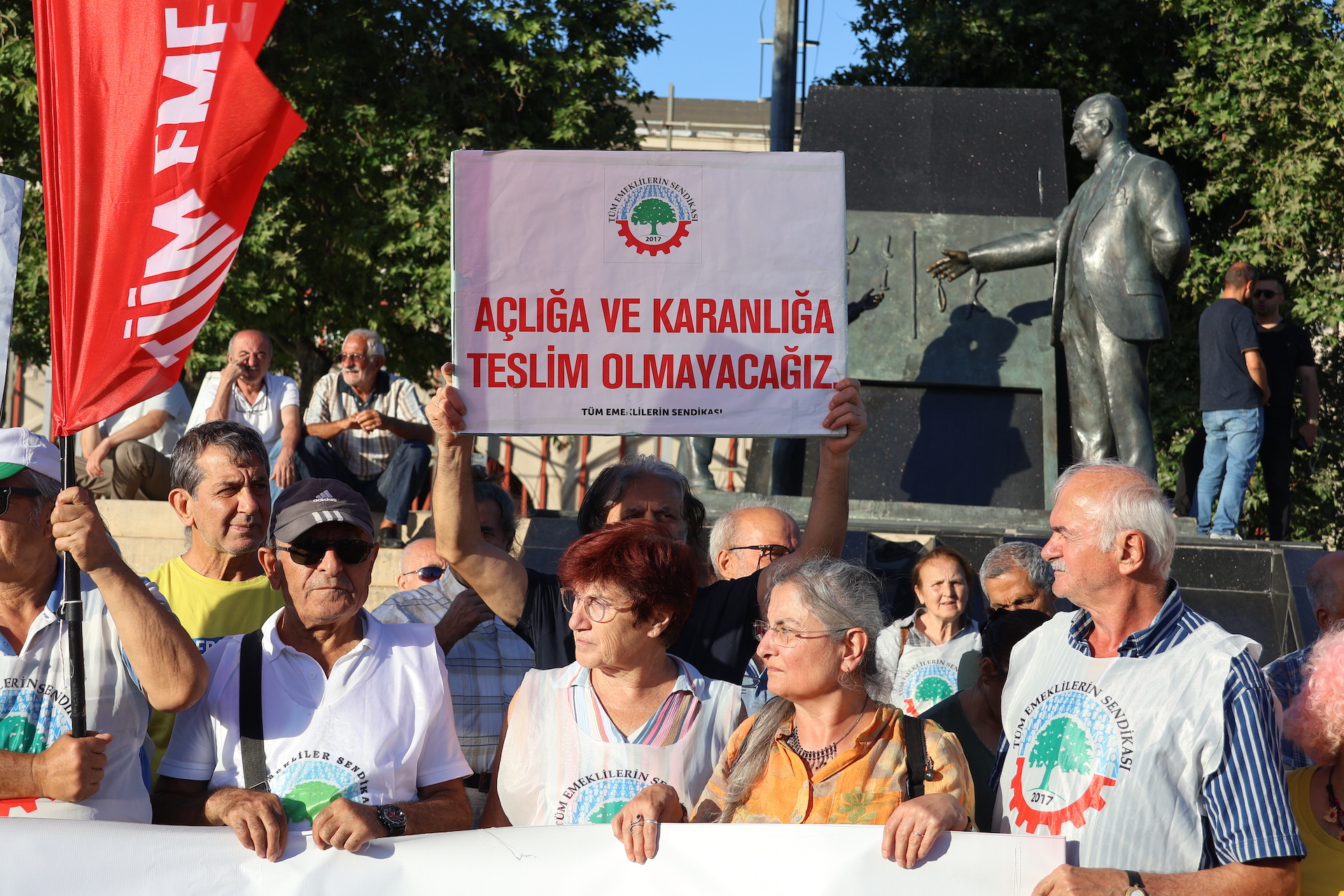 DİSK-AR: “Türkiye’de emekli aylıkları dibe doğru eşitleniyor”